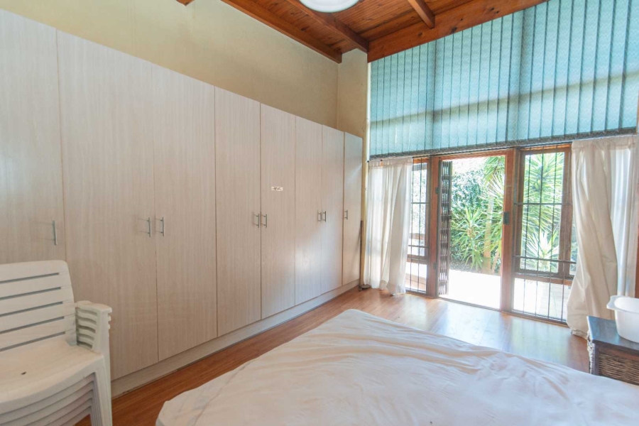 8 Bedroom Property for Sale in Summerstrand Eastern Cape